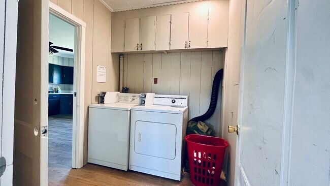 Foto del edificio - 239 New Boston Rd