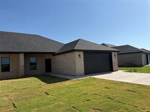 Building Photo - 320 Woodstock Ln