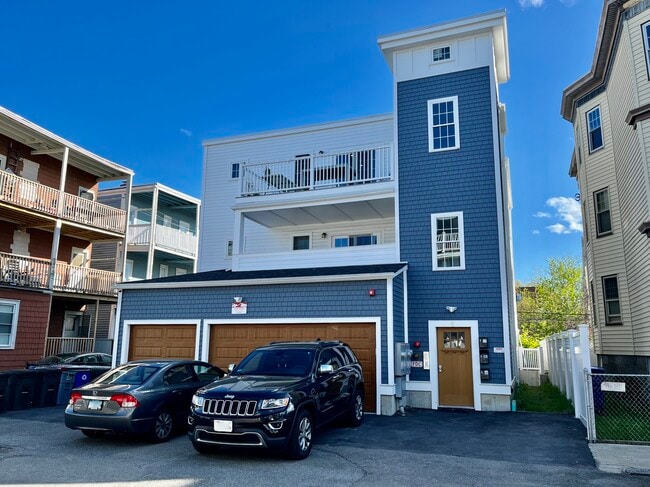 Building Photo - 8 W Bellflower St