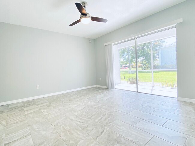 Foto del edificio - 5023 SW 16th Pl