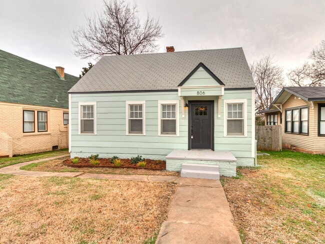 Building Photo - 806 NW 25th St