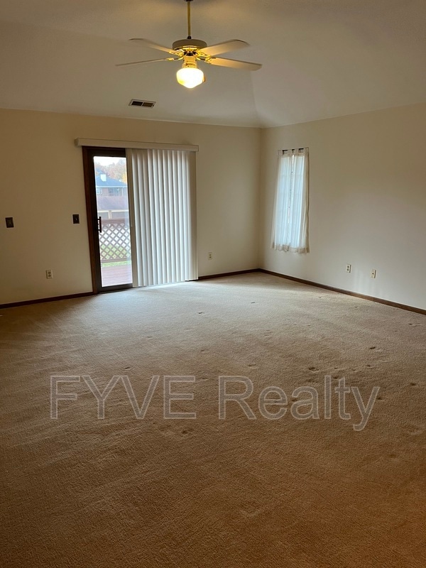 Building Photo - 8677 Scenicview Dr