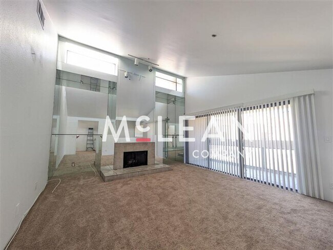 Foto del edificio - The Village Racquet Club - 2 Bedroom, 2 Ba...