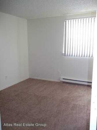 Building Photo - 3040 Mallard Dr