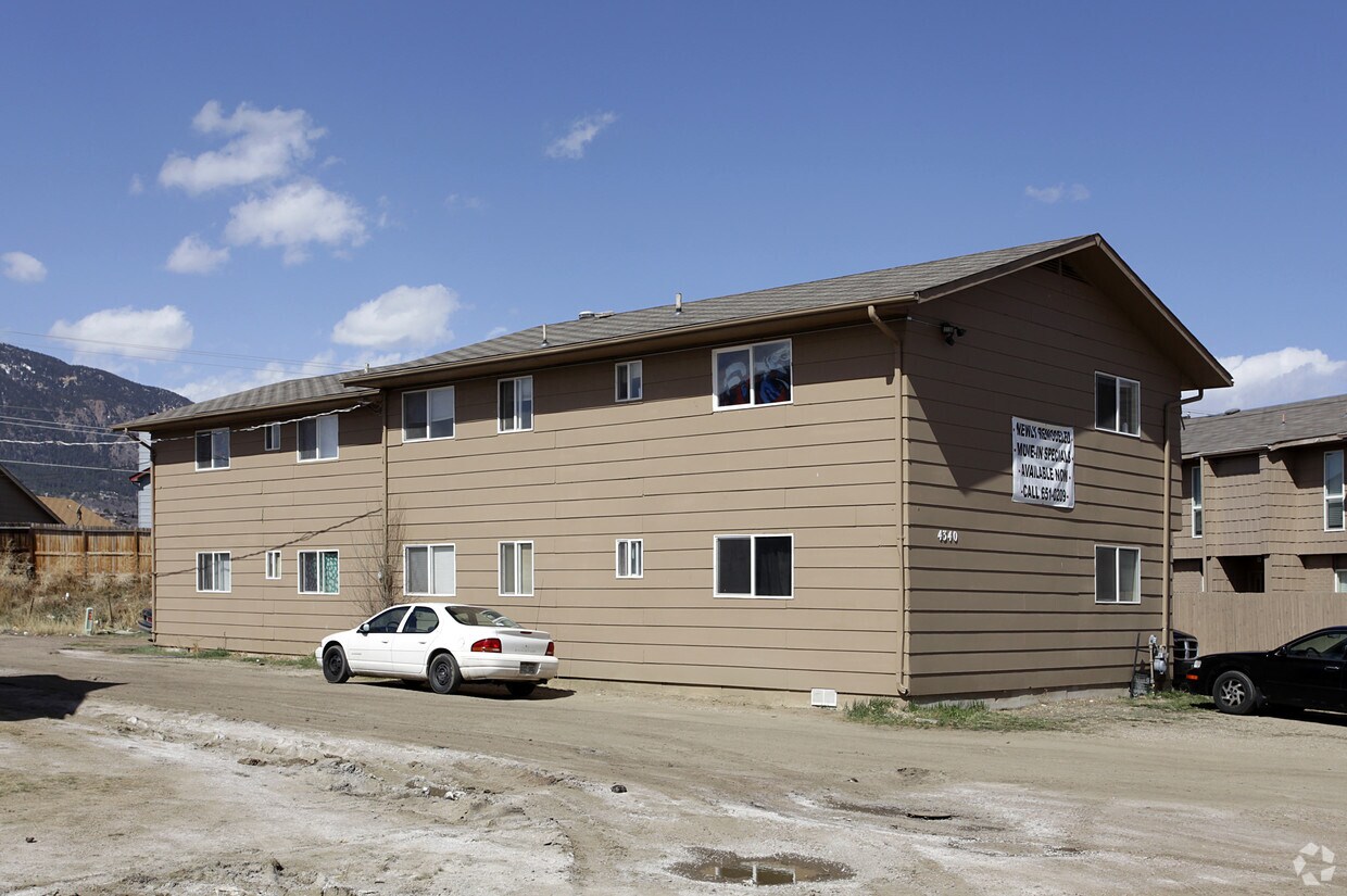 Primary Photo - 4340 Loomis Ave