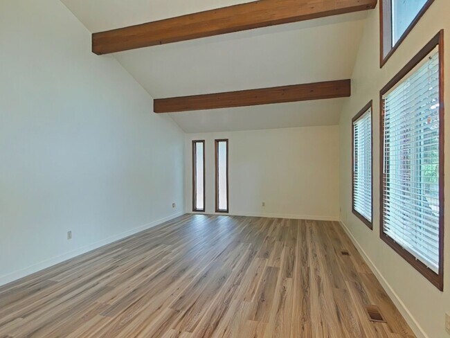 Foto del edificio - Recently Updated 3 Bedroom House ~ North C...