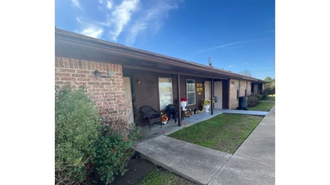 Building Photo - 1201 Edmiston Dr