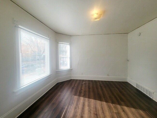 Foto del edificio - 1-Bedroom 1 Bath – 1710-1712 West Mineral ...