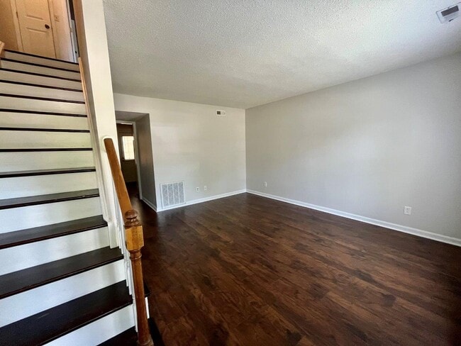 Building Photo - 1602 Collegeview Ave