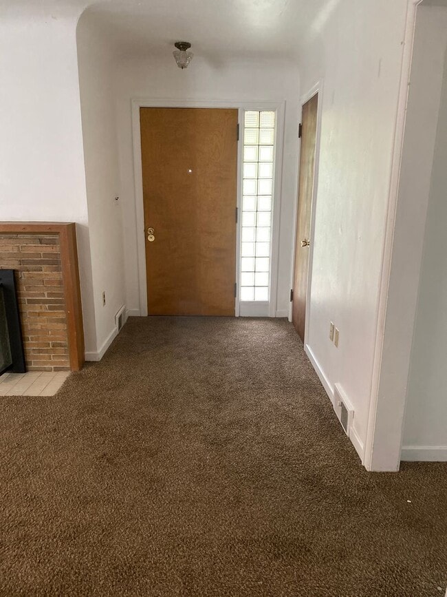 Building Photo - 1040 NE Alfred Ln