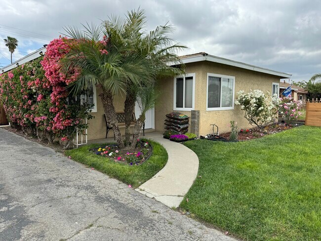Entry - 4717 Garrick Ave
