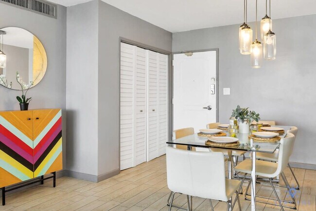 Foto del edificio - 5151 Collins Ave