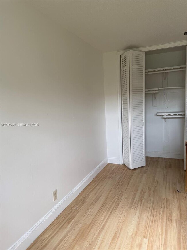 Foto del edificio - 700 Layne Blvd