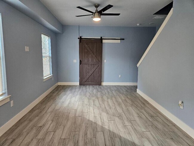 Building Photo - 305 Anderson St