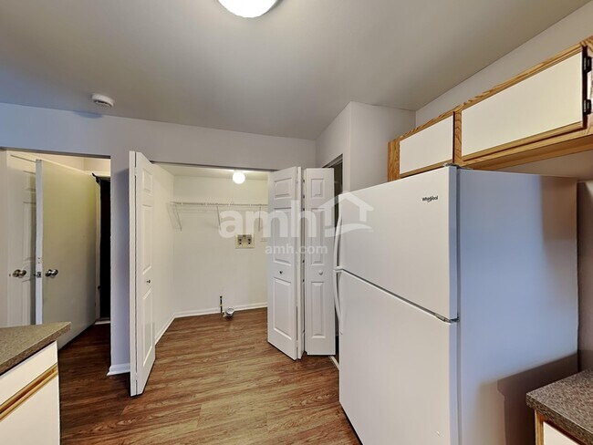 Foto del edificio - 2202 Henning Pl