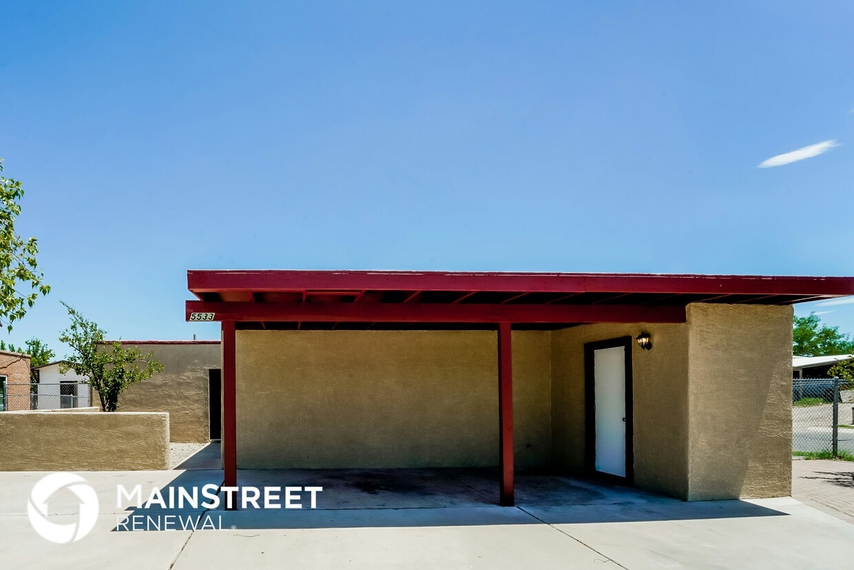 Primary Photo - 5533 S Santa Cruz Ave