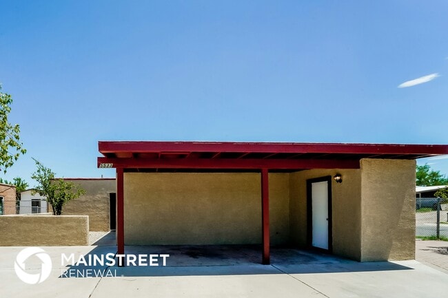 Building Photo - 5533 S Santa Cruz Ave