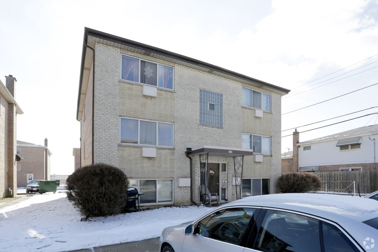 Building Photo - 9243 Sally Ln