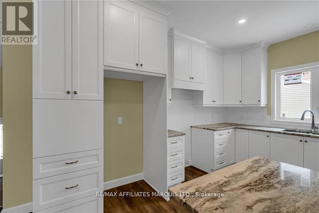 Photo du bâtiment - 161 Dominion St N