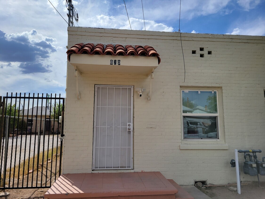 Primary Photo - 820 S Arizona Ave