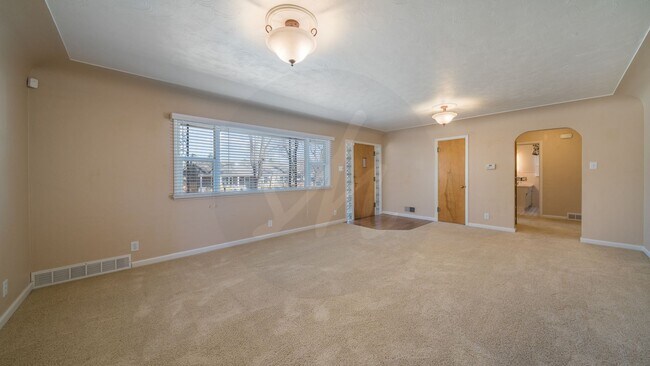 Building Photo - Charming Rancher in Cheyenne Mountain