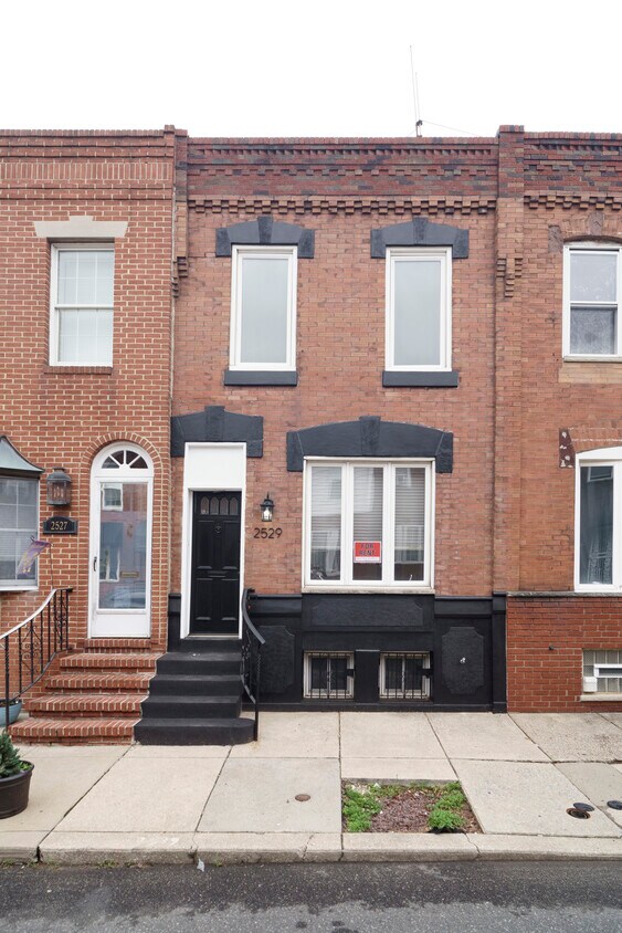 Primary Photo - 2529 S Camac St