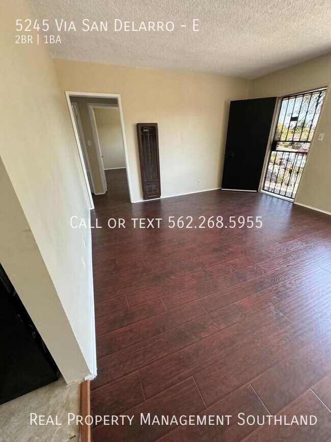 Building Photo - Newly Renovated & Beautiful 2 bedroom 1 ba...