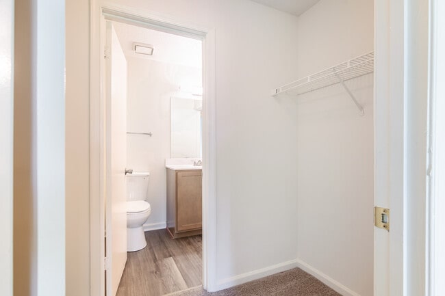 Foto del edificio - Lakewood Apartments