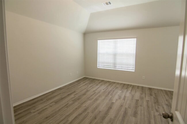 Foto del edificio - 17314 Cuthbert St