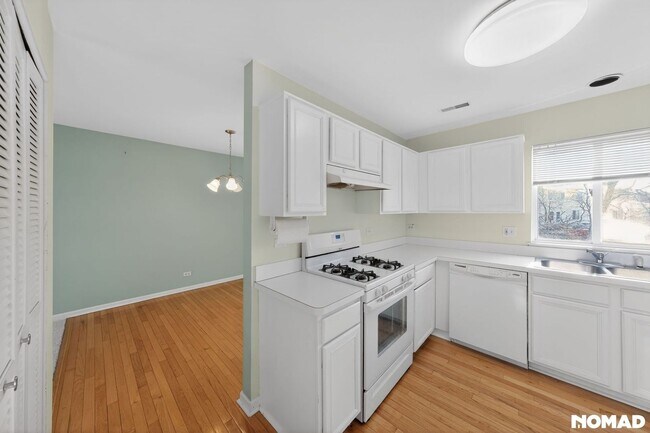 Building Photo - 992 Darla Ct