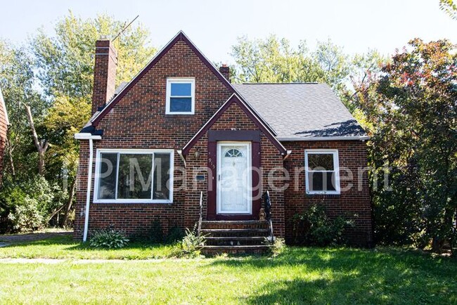 Foto del edificio - Beautiful 4 Bedroom in Cleveland Hts