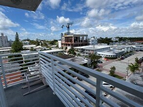 Building Photo - 7800 Carlyle Ave