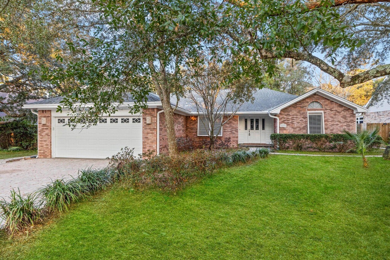 Primary Photo - 1673 Parkside Cir