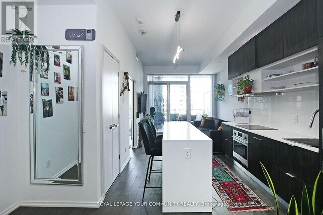 Building Photo - 5 Soudan Ave