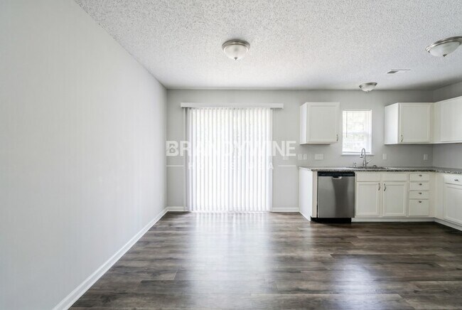 Building Photo - 6537 Hoover Cir
