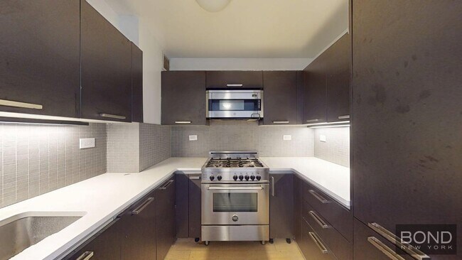 Building Photo - 222 E 39th St