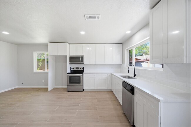 Foto del edificio - 7530 Millbrae Ln