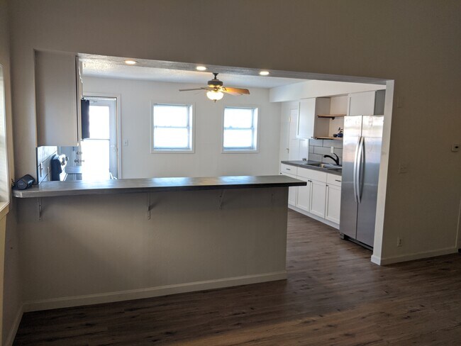 Building Photo - 411 3rd St S
