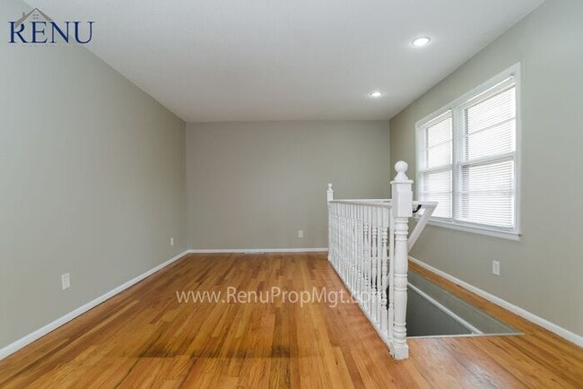 Building Photo - Available NOW! Lovely 3 Bedroom Home in KC!
