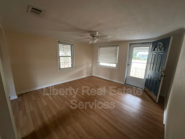 Building Photo - 616 1st St