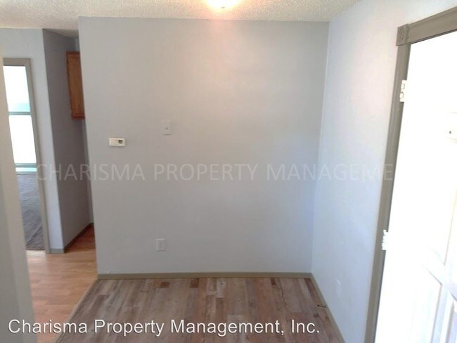 Building Photo - 209 S Lake Ave
