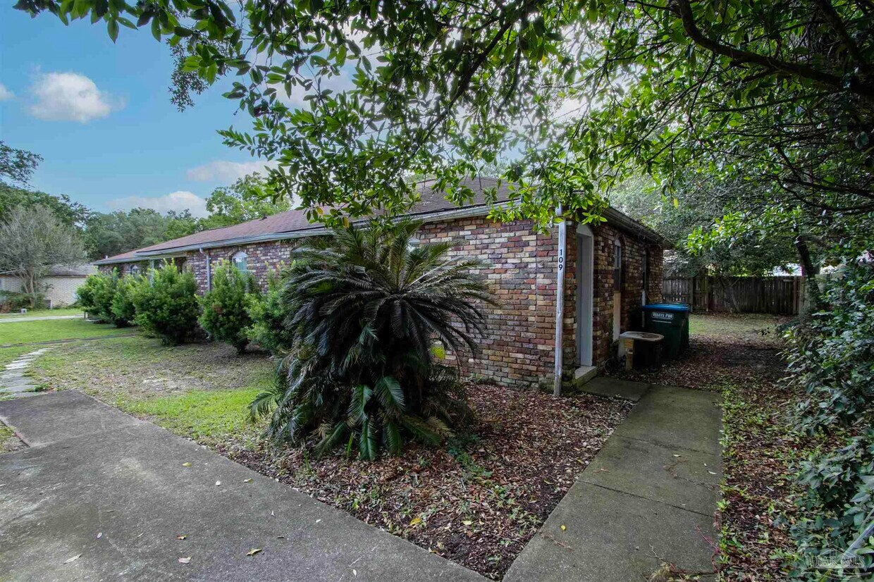 Primary Photo - 109 Shirley Dr