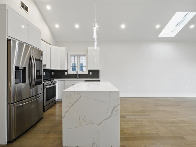 Foto del edificio - 494 Liberty Ave