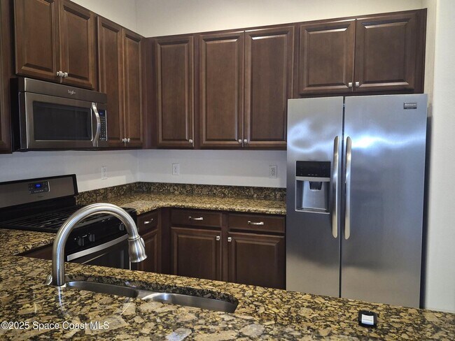 Foto del edificio - 3325 Sedge Dr