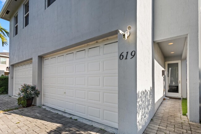 Foto del edificio - 619 SW 17th St