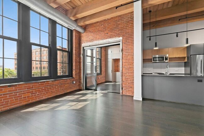 Building Photo - 319 A St