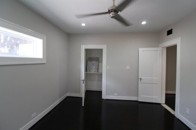 Foto del edificio - 1223 W Gray St