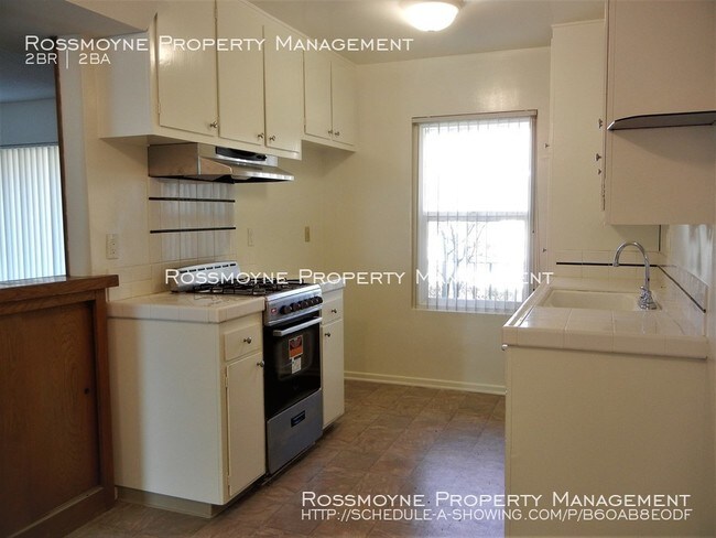 Building Photo - 2 Bed 2 Bath Upper Apartment in Glendale