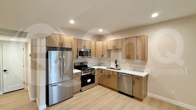 Building Photo - 1126 W Elliot Rd