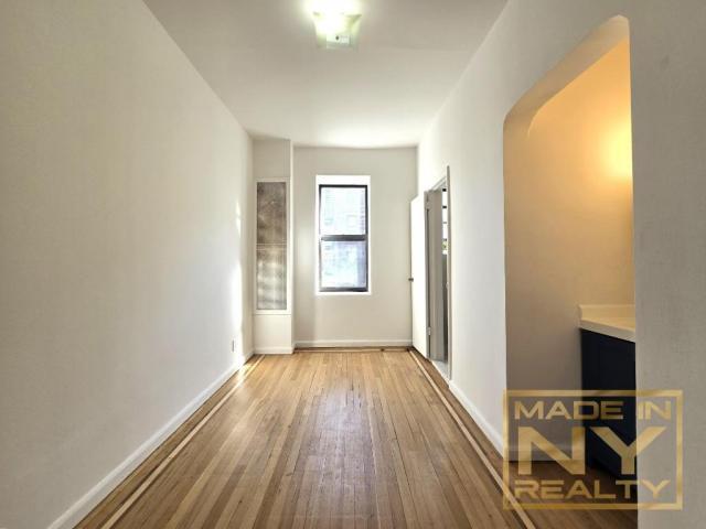 Foto del edificio - 3 bedroom in KEW GARDENS NY 11415